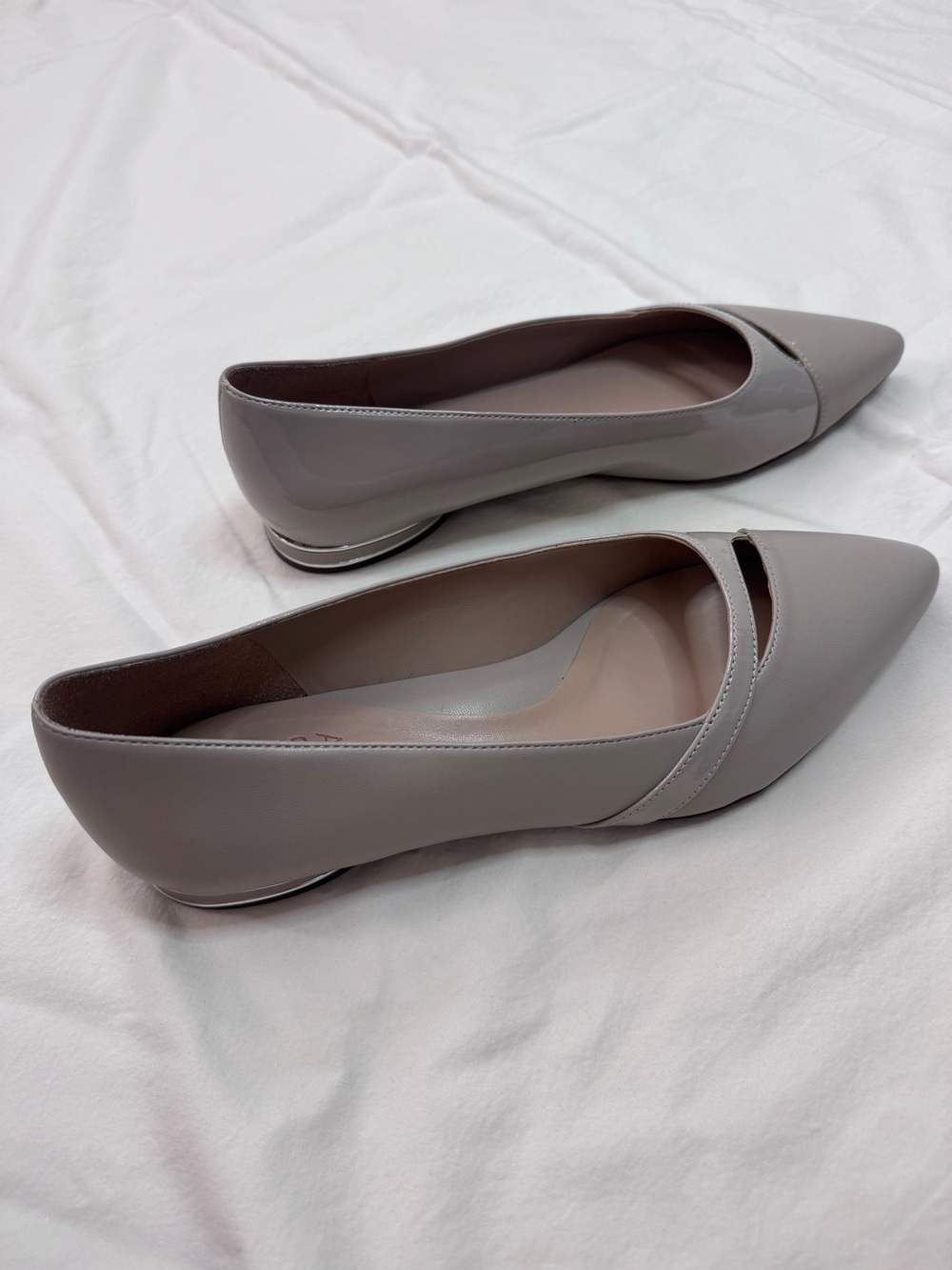 Gray flats - Picture 2 of 6